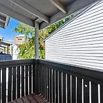 Modern 1Br Apartment W Swimming Pool By Stay Gia