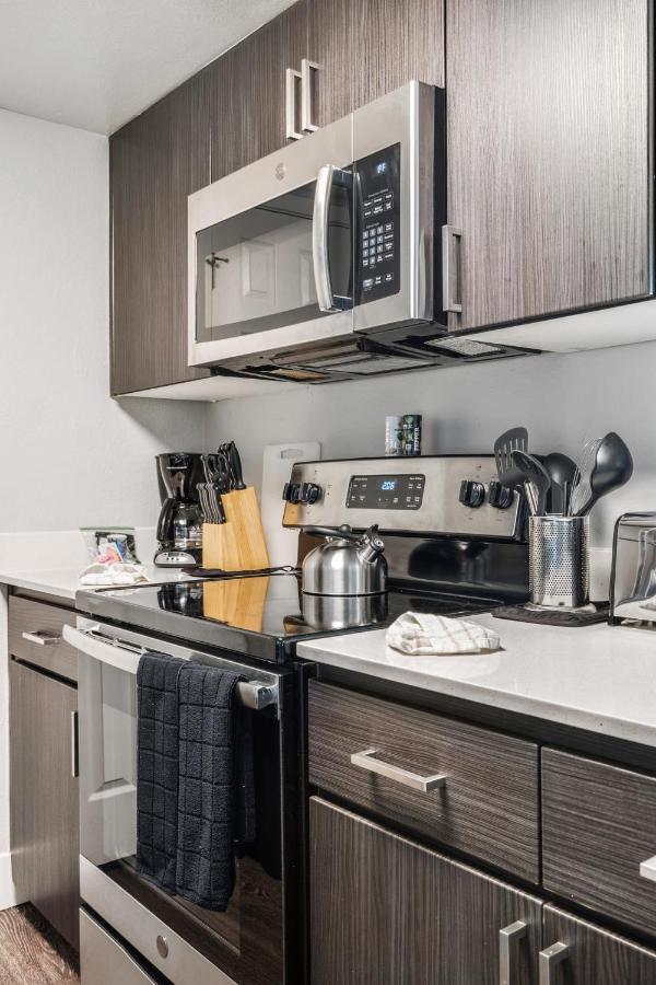 Modern 1br W Swimming Pool By Gia Apartamento Phoenix
